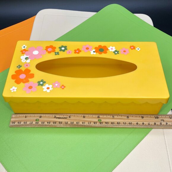 Vintage 60s Flower Power Tissue Box Cover: Yellow Hard Plastic - Groovy Bathroom - Picture 10 of 13